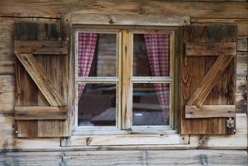 Alpenkrimis blicken hinter die idyllische Fassade.