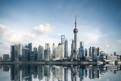Chinas neue Macht verdeutlicht durch Blick auf Skyline von Shanghai