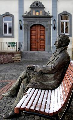 Goethe Statue auf Parkbank