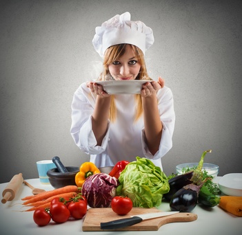 Slow Food Köchin mit Zutaten